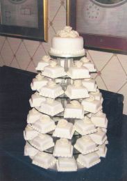 Small & Perfect Wedding Cakes