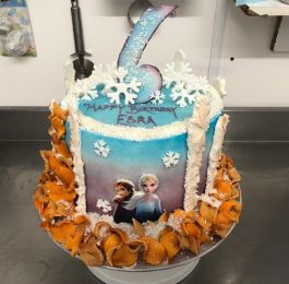 Frozen 6th Birthday Cake. Featuring Elsa & Anna. : Click Here To View Larger Image